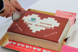 Wikimedia bakte een geweldige taart voor alle Vrije Software-bijdragers