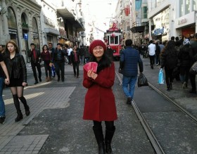 FSFE's volunteer Nermin distributing Free Software love in Turkey
